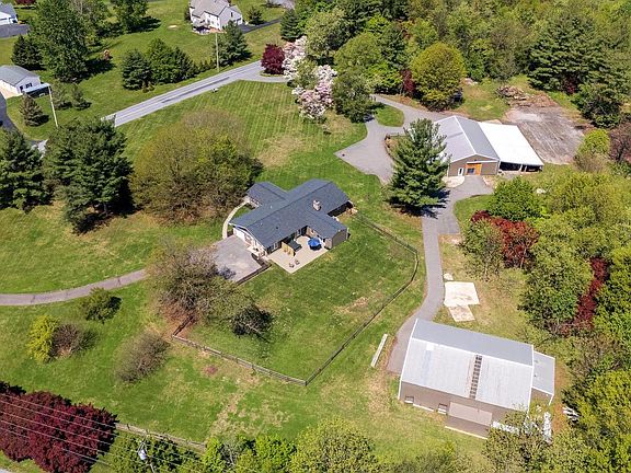 3rd image of 723 Saylors Mill Rd