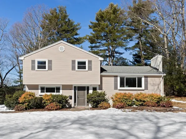 31 Downing St, Norwood, MA 02062