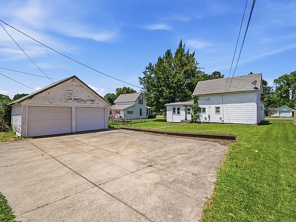 5th image of 209 W Plum St