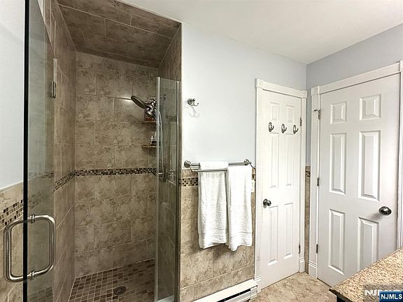 4th image of 666 Mill St APT C4