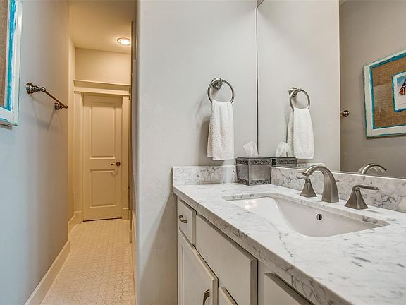 4th image of 2404 Beall St Unit A