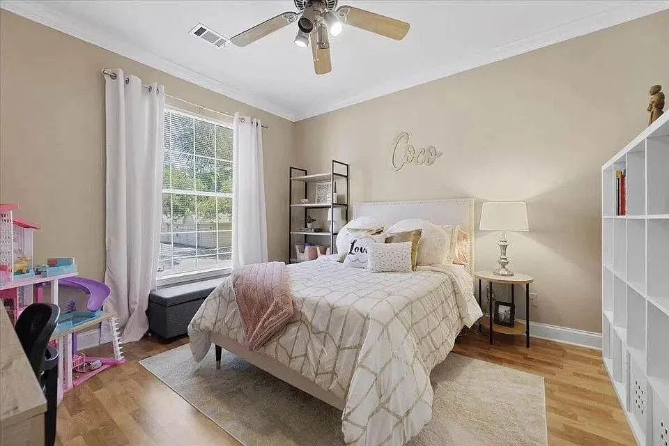 2 bed, 1049 sqft, $3,000 — Photo 3
