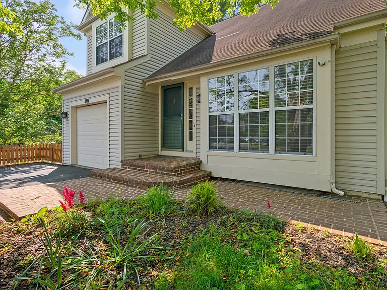 340 Foxridge Dr SW — Photo 3