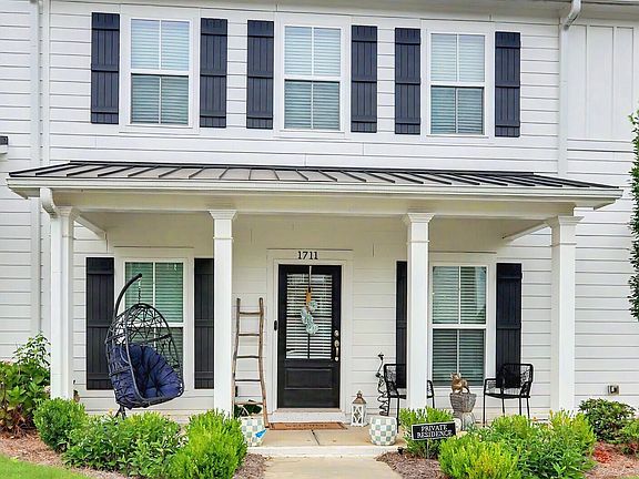2nd image of 1711 Prospect Way