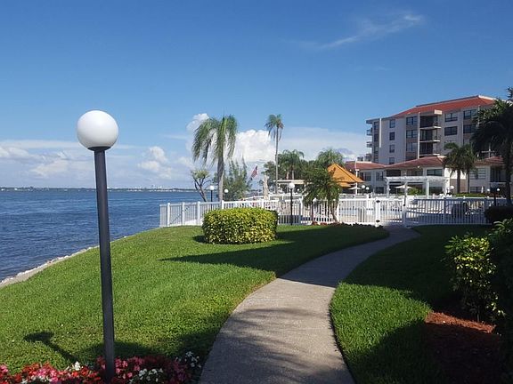 4th image of 6265 Sun Blvd #140