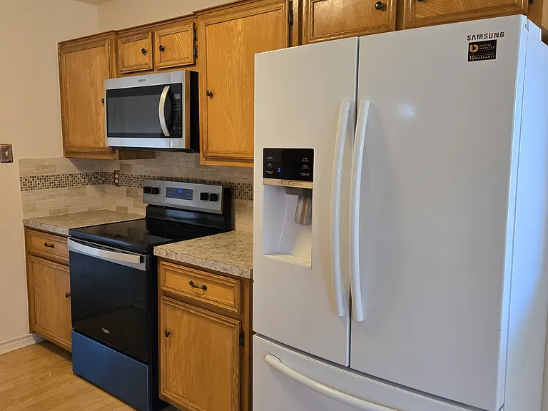 1301 Stratford Dr — Photo 17