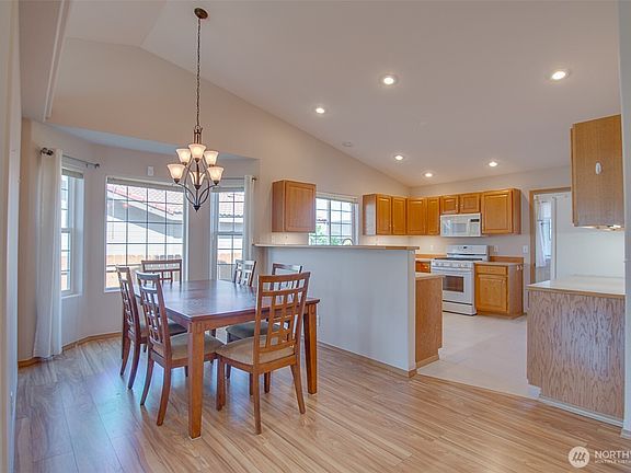 3rd image of 310 E Tanglewood Drive