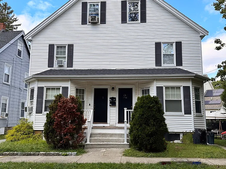148 Lynde St #RIGHT SIDE — Photo 1