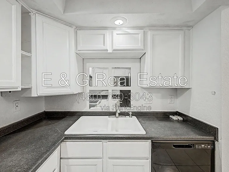 1402 S Jentilly Ln #205 — Photo 8