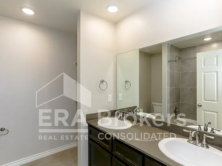 2328 Duntov Dr #A — Photo 22