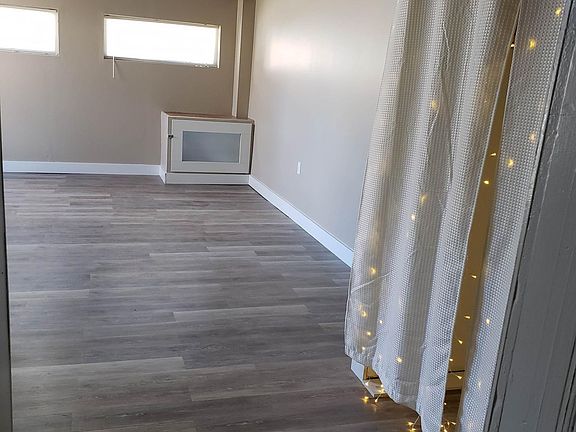 Into LIving room from kitchen doorway. UNFURNISHED VIEW