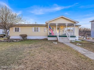 712 Edgebrook Dr, Moosic, PA 18507