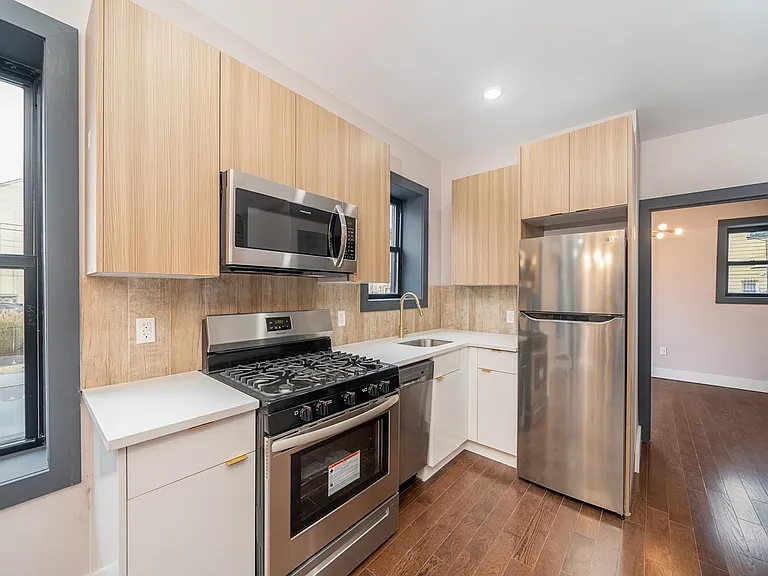 62 Vroom St #4L — Photo 10