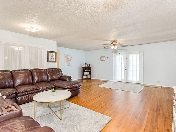 5th image of 1529 Eastgate Est