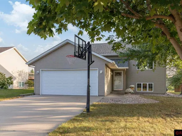 105 Pebble Creek Ct, Mankato, MN 56001