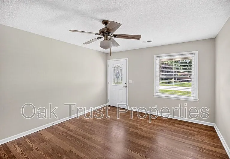 10 Newark Ave — Photo 4
