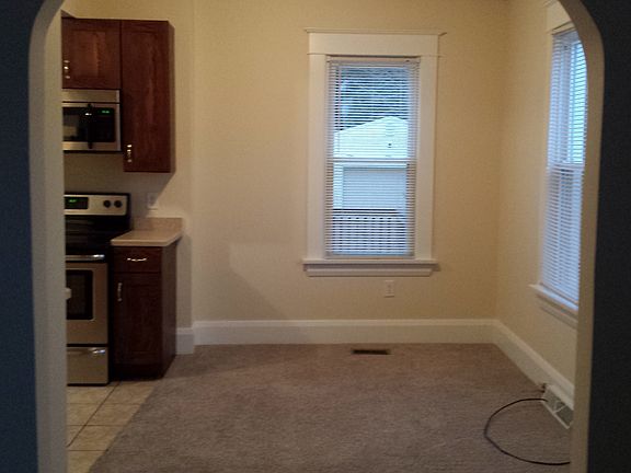 4th image of 103 Lisbon St