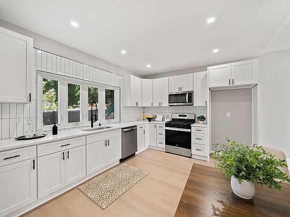 3rd image of 36 Macy Ave