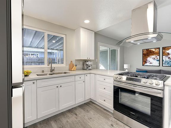4th image of 3527 Contempo Dr