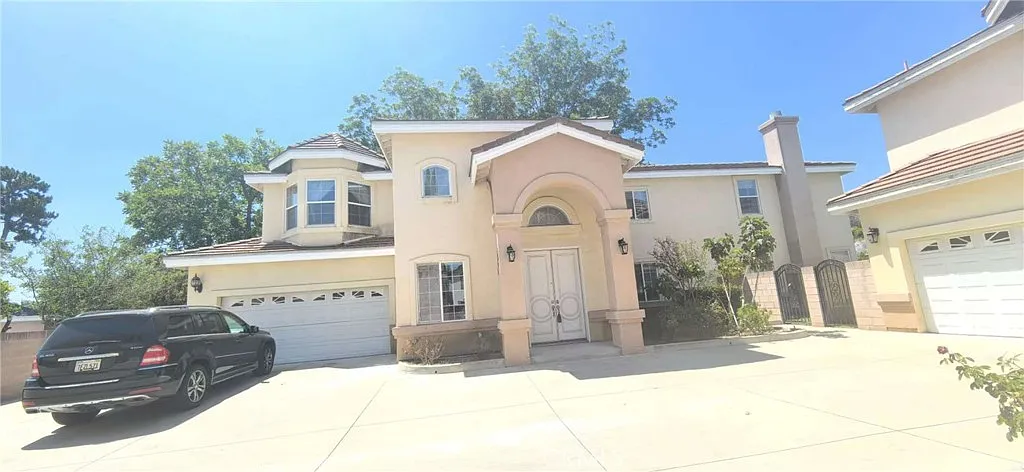 3 bed, 2759 sqft, $5,700 — Photo 2