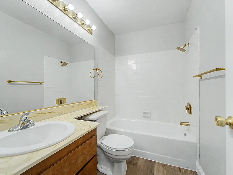 1000 Beechwood St — Photo 9