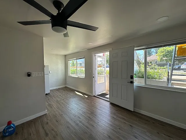 387 E Redondo Ave — Photo 5