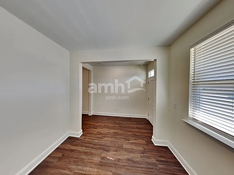 2028 Williamshire Ln — Photo 8