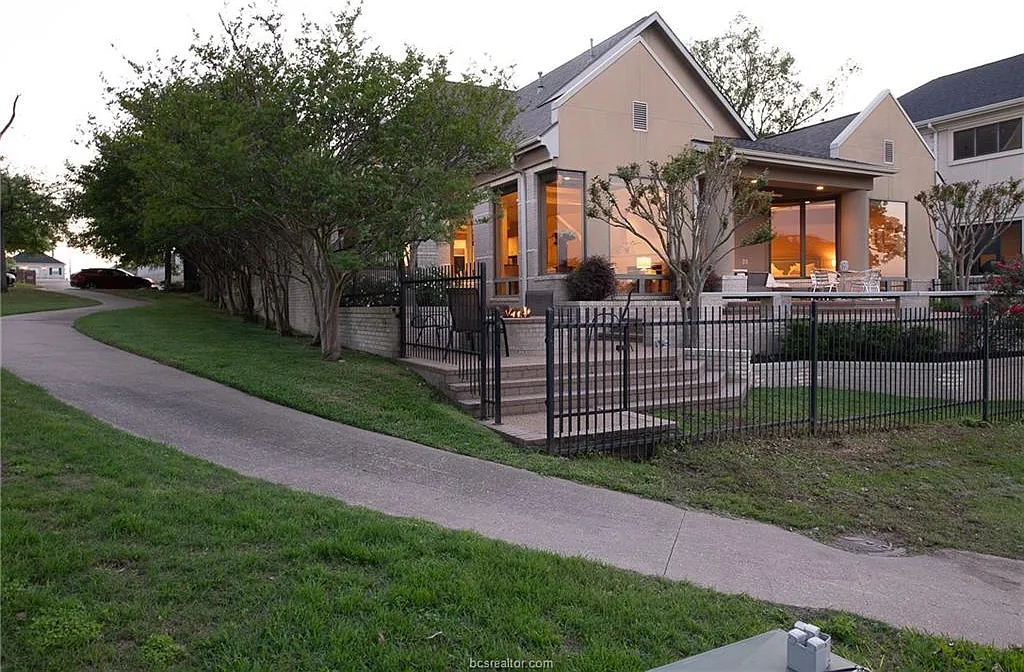 3 bed, 3.5 bath, 3568 sqft, $3,500 — Photo 2