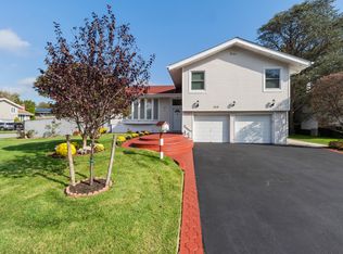 189 Forest Dr, Jericho, NY 11753