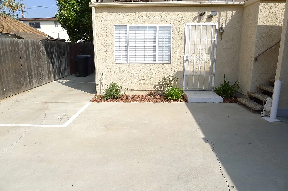 2 bed, 920 sqft, $2,500 — Photo 2