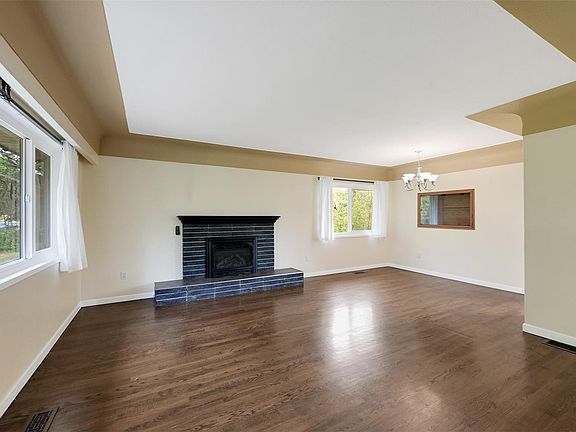 4th image of 3967 Rainbow St