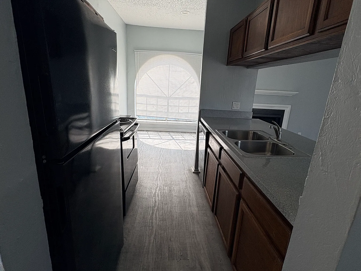 1 bed, 704 sqft, $1,150 — Photo 2