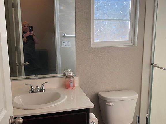 4th image of 697 W Downey Dr