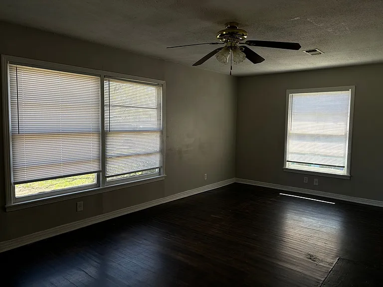 1822 N Alexander St — Photo 2