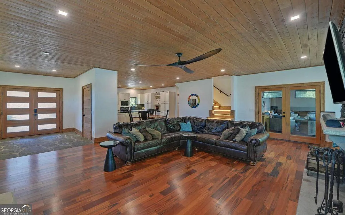 5 bed, 4.0 bath, 2871 sqft, $3,500 — Photo 4