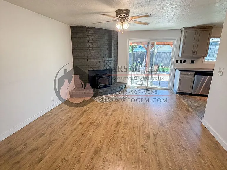 3862 Doloris Ct NE — Photo 5