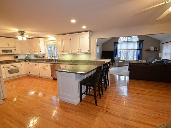3rd image of 56 Briar Dr