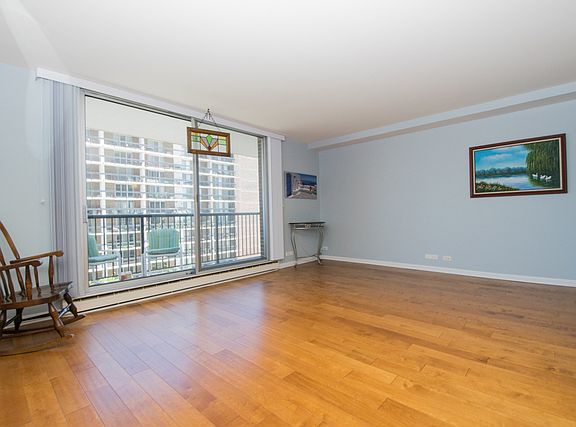 3rd image of 5855 N Sheridan Rd APT 10H