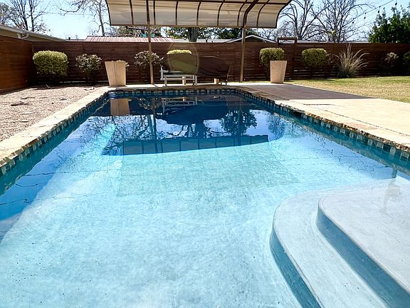 3rd image of 1403 Larkwood Dr