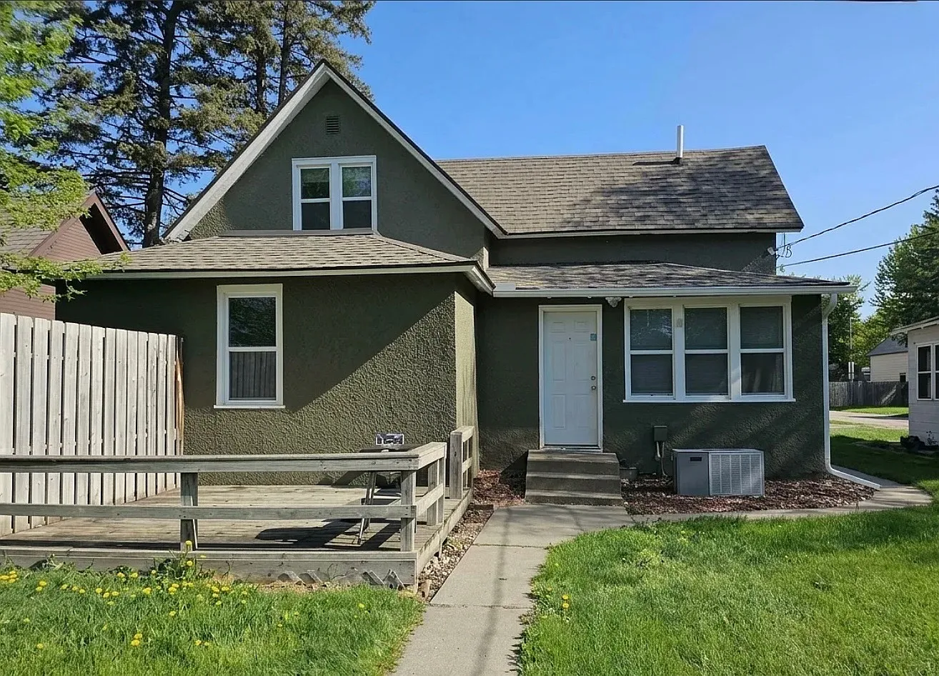 Oak Street — Photo 1