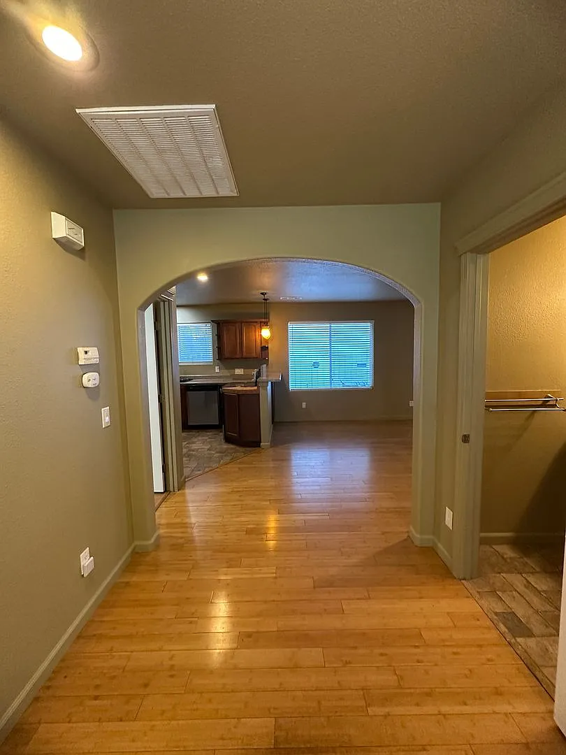 Spacious 2 Bed 1 Bath Downtown With Off Street Parking — Photo 4
