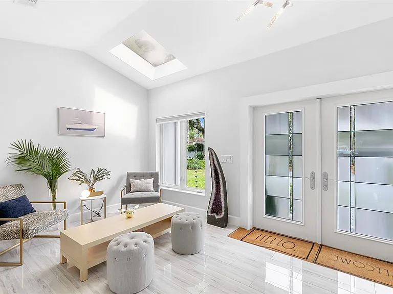 913 Coconut Dr — Photo 10
