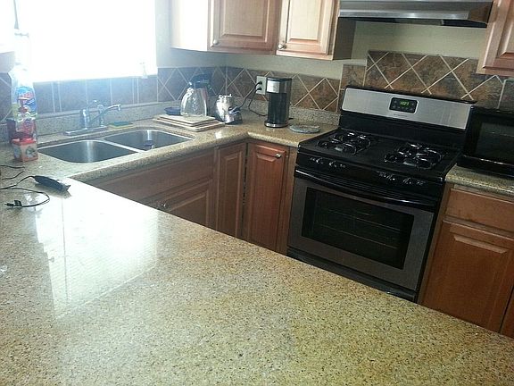 5th image of 367 Roosevelt St #B6