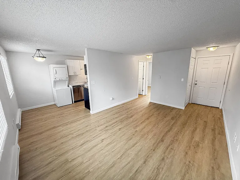Meadowbrook Apartments — Photo 13