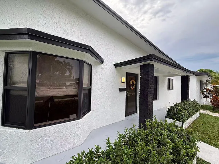 10020 SW 83rd St — Photo 2