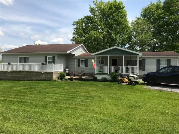 7499 Jefferson St, Hartstown, PA 16131