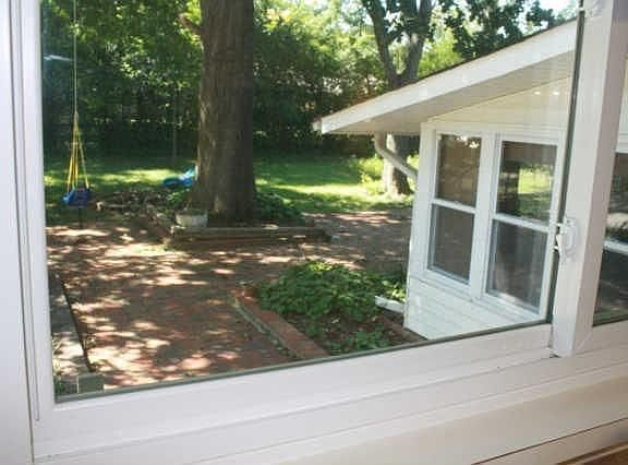 3rd image of 210 E Northfield Blvd