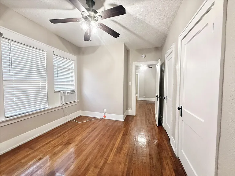 1126 Berthea St #7 — Photo 12