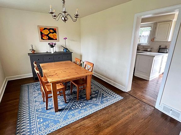 5th image of 1643 Mount Pleasant Rd