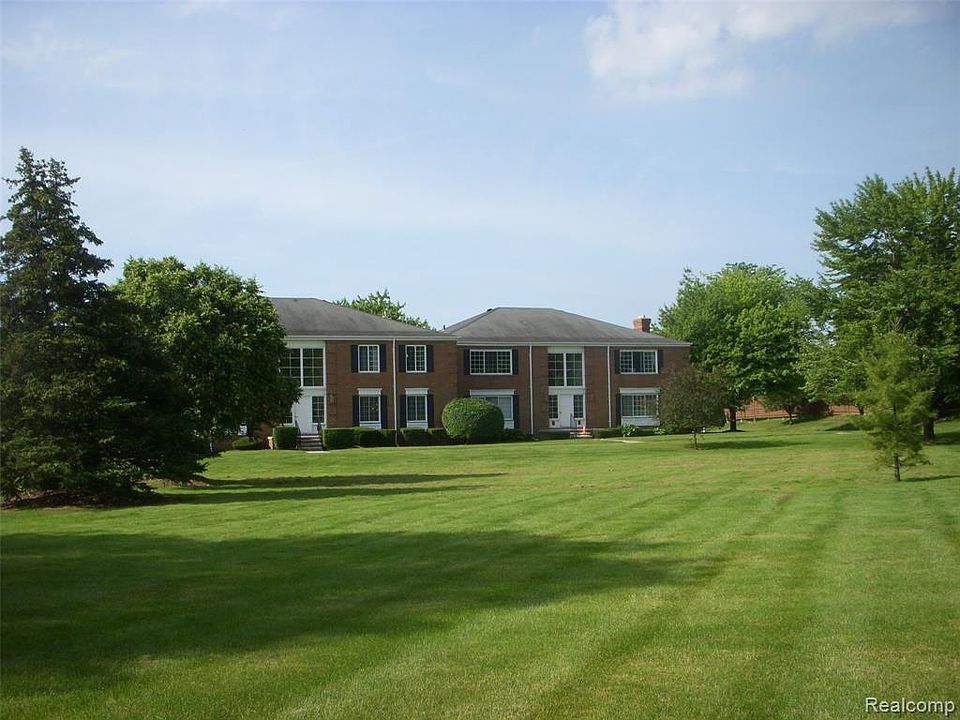1st image of 542 E Fox Hills Dr #1